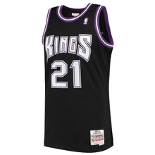 Load image into Gallery viewer, 21 - Men&#39;s Mitchell &amp; Ness Vlade Divac Black Sacramento Kings 2000-01 Hardwood Classics Swingman Jersey