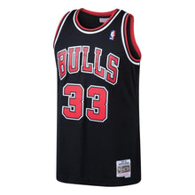 Load image into Gallery viewer, 33 - Men&#39;s Mitchell &amp; Ness Scottie Pippen Black Chicago Bulls 1997-98 Hardwood Classics Swingman Jersey - Black